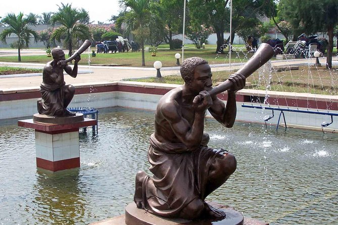 10 Days Trip to Cape Coast and Elmina Castles from Accra - Accra’s Black Star Square, Jamestown, and Pan-African memory
