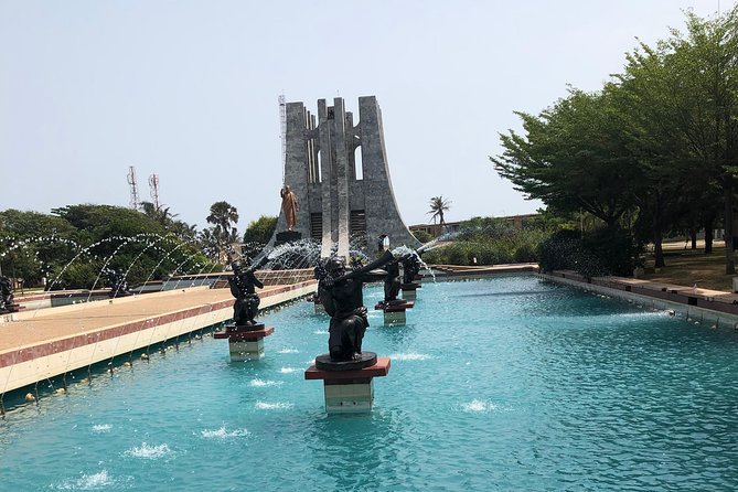Accra City Tour - Bargaining at the Center for National Culture