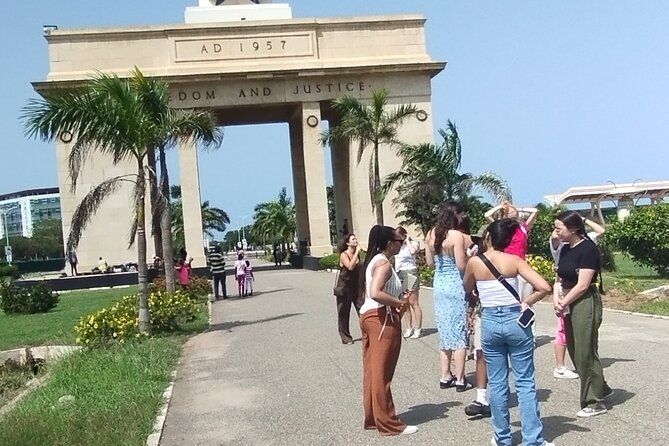 Accra City Tour Experience - Music and shopping at the Center for National Culture