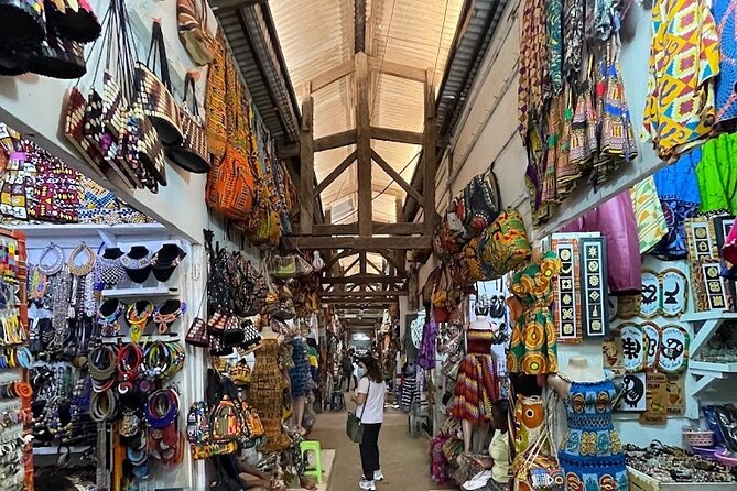 Accra Explored: A Full-Day Private City Tour for Culture Seekers - Shopping for Ghanaian art at the Centre for National Culture