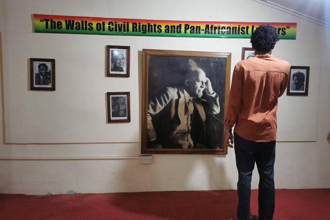 Accra Guided City Tour Experience - Guides, vehicles, and the difference between transport and touring