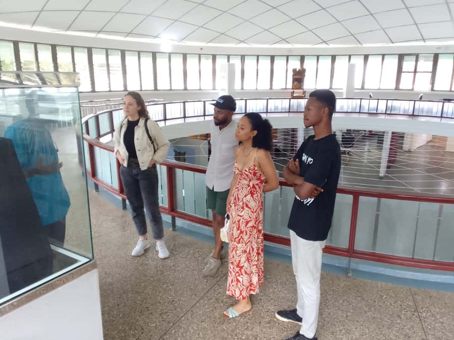 Accra: Guided City Tour with Lunch - Who should book this Accra experience?