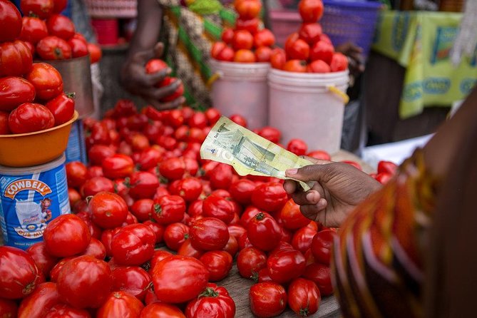 Accra Markets Tour - Learning to bargain without feeling pressured