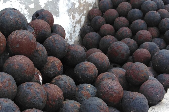 Accra Slave Castle and City Private Tour with Pick up - Osu Castle and the Difficult Story of the Coast