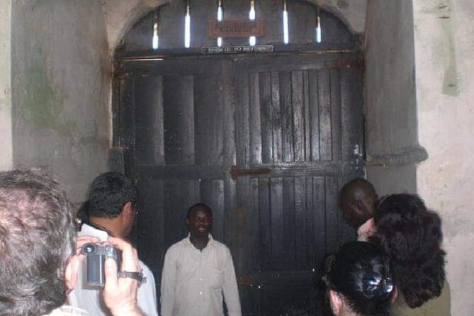 Cape Coast Elmina Kakum Park Private Day Tour - Cape Coast Castle and the Door of No Return