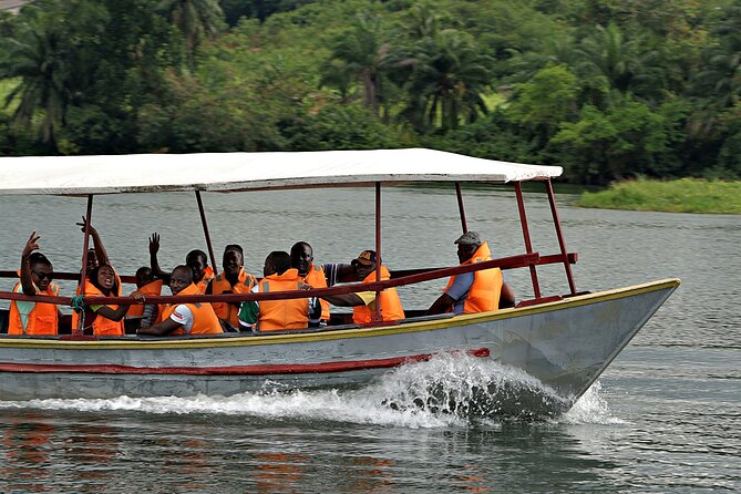 Caves and Cruise Tour in Ghana - Lunch with a view, plus one food warning