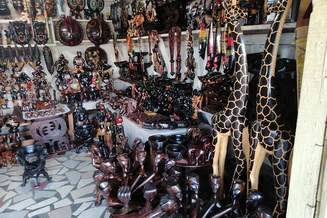 Discover kumasi Tours - Ntonso Adinkra Craftsmen and the Language of Symbols