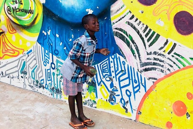 Easytourgh (Accra Tour) - Centre for National Culture: Art, Objects, and Shopping Possibilities