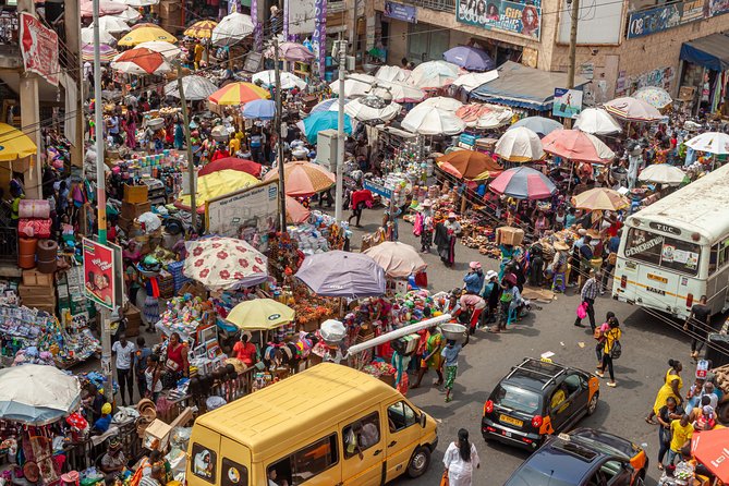 Explore Accra - Center for National Culture and the art of choosing a souvenir