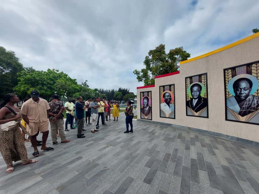 Full-Day Accra City Tour - Accra Arts Centre: room for a short shop