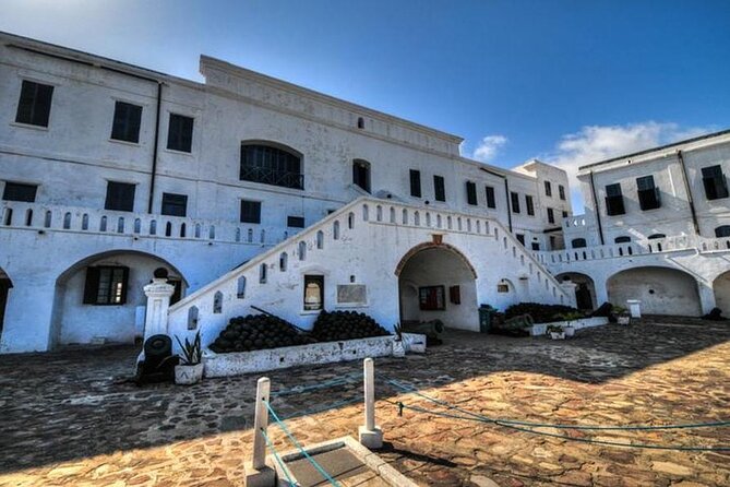 Historical Day Tour to Cape Coast, Elmina and Kakum - The private format and guide experience