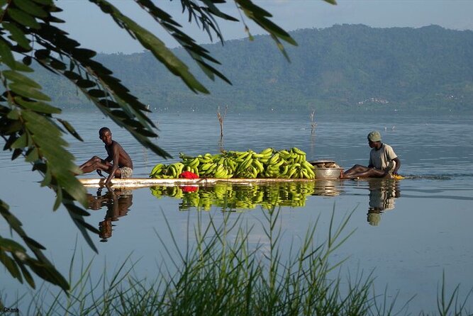 Lake Bosomtwe Boat Cruisely and Kumasi City Tours - Lake Bosomtwe: crater water and village life