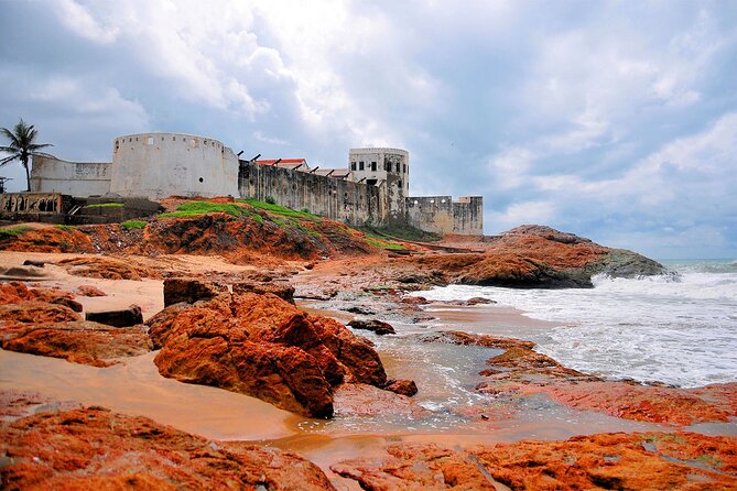 Private Multi-Day Ghana Tour about Culture History and Wildlife - 7 Days - Landing in Accra and meeting your guide