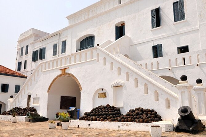 Trails of the transatlantic slave trade in Ghana - Day 6: Portuguese and English forts near Axim